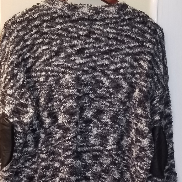 RD Style Cropped Knit Sweater with Elbow Patch NWT - Picture 5 of 6